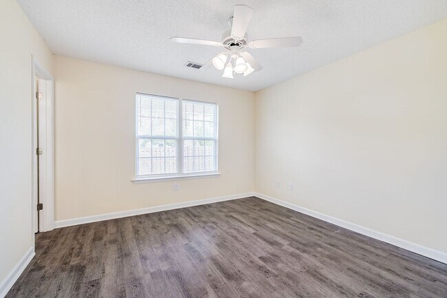 Building Photo - Move-In Ready 3-Bedroom Home with Fenced Backyard in Guyton!