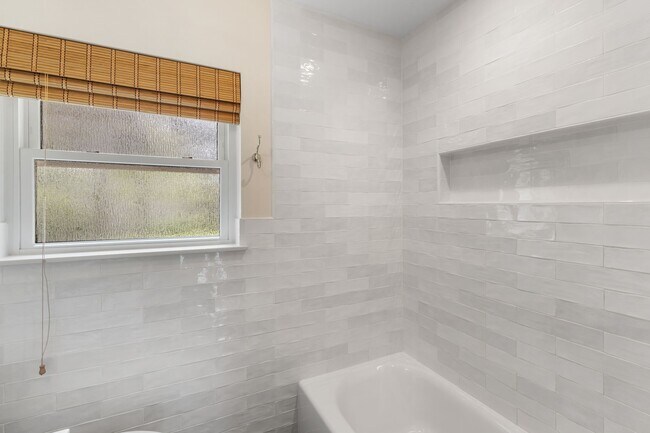 Building Photo - 935 Stonecrest Dr