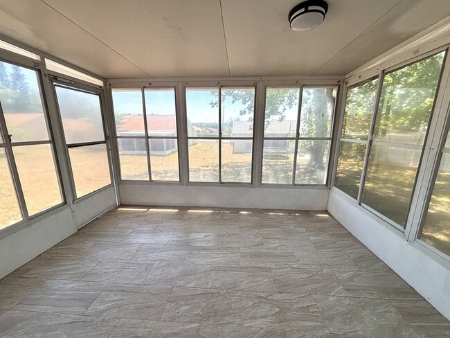Building Photo - 12037 Goldenstar Ln