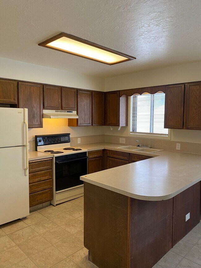 Building Photo - 836 Boyd St