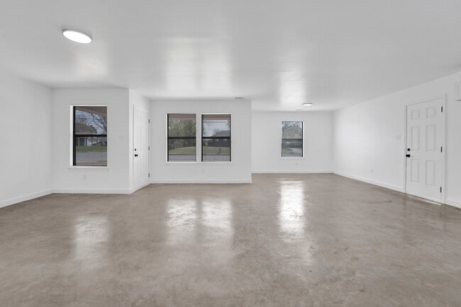 Building Photo - 3453 Daggett Rd