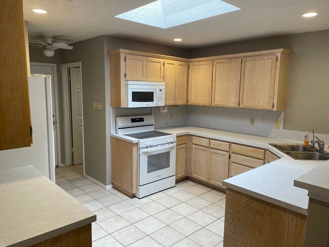 Building Photo - 4557 Shingle Oak Ln