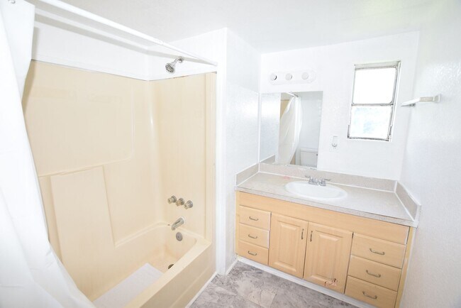 Building Photo - 5101 N Kaliga Dr