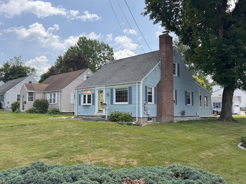Building Photo - 59 Robbins Ave