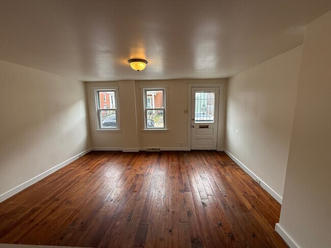 Building Photo - 448 W Vine St