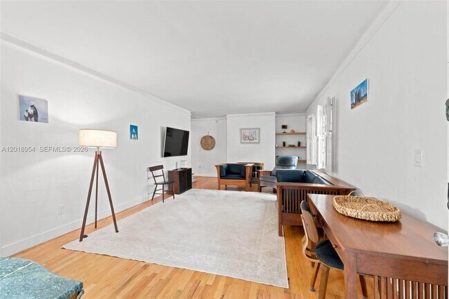 Building Photo - 404 Viscaya Ave