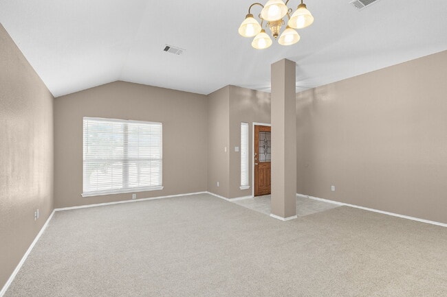 Building Photo - FREE First Month's Rent!