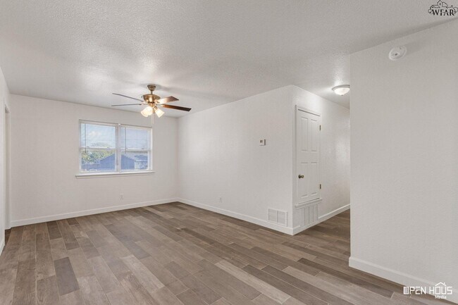 Building Photo - 4717 Bonny Dr