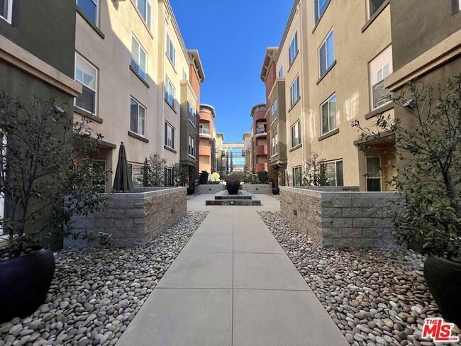 Building Photo - 6020 S Seabluff Dr