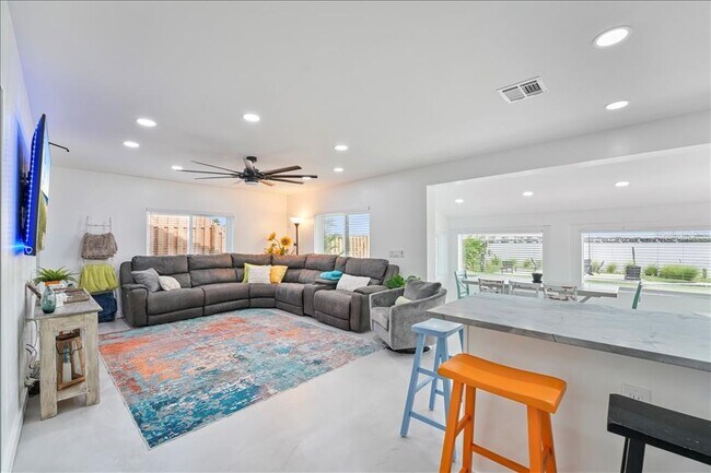 Building Photo - 5021 US-301