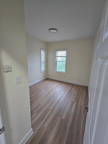 Building Photo - 38 Fox St