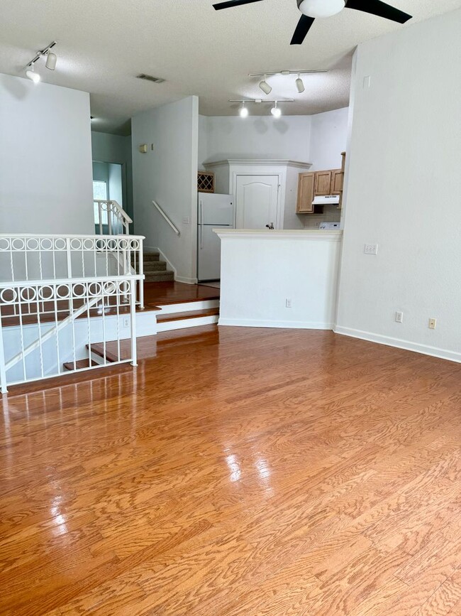 Building Photo - Harbour Island Townhome