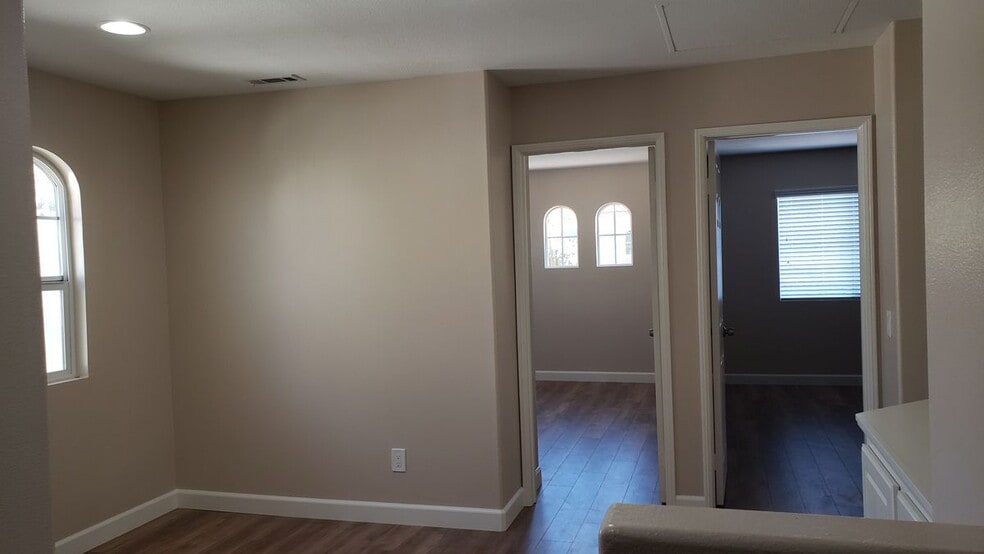 Building Photo - 3 Weathersfield