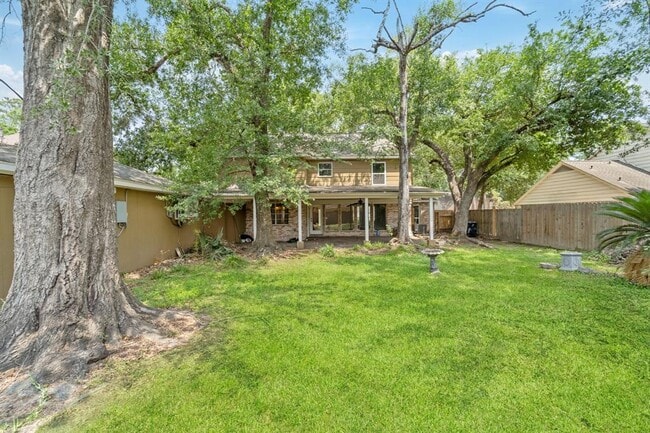 Building Photo - 1823 Saddlecreek Dr