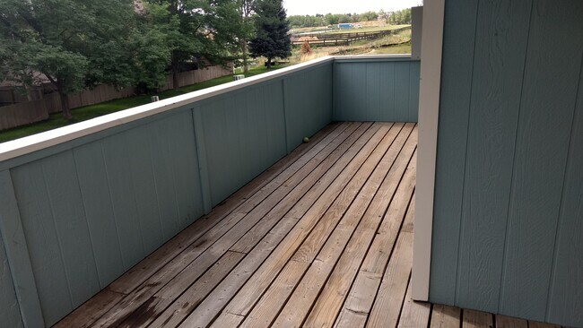 Building Photo - AMAZING LOCATION 2 Bed 1 Bath Townhouse in...