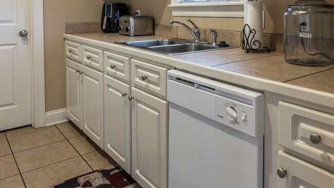 Building Photo - Woodshire Duplexes & Townhomes