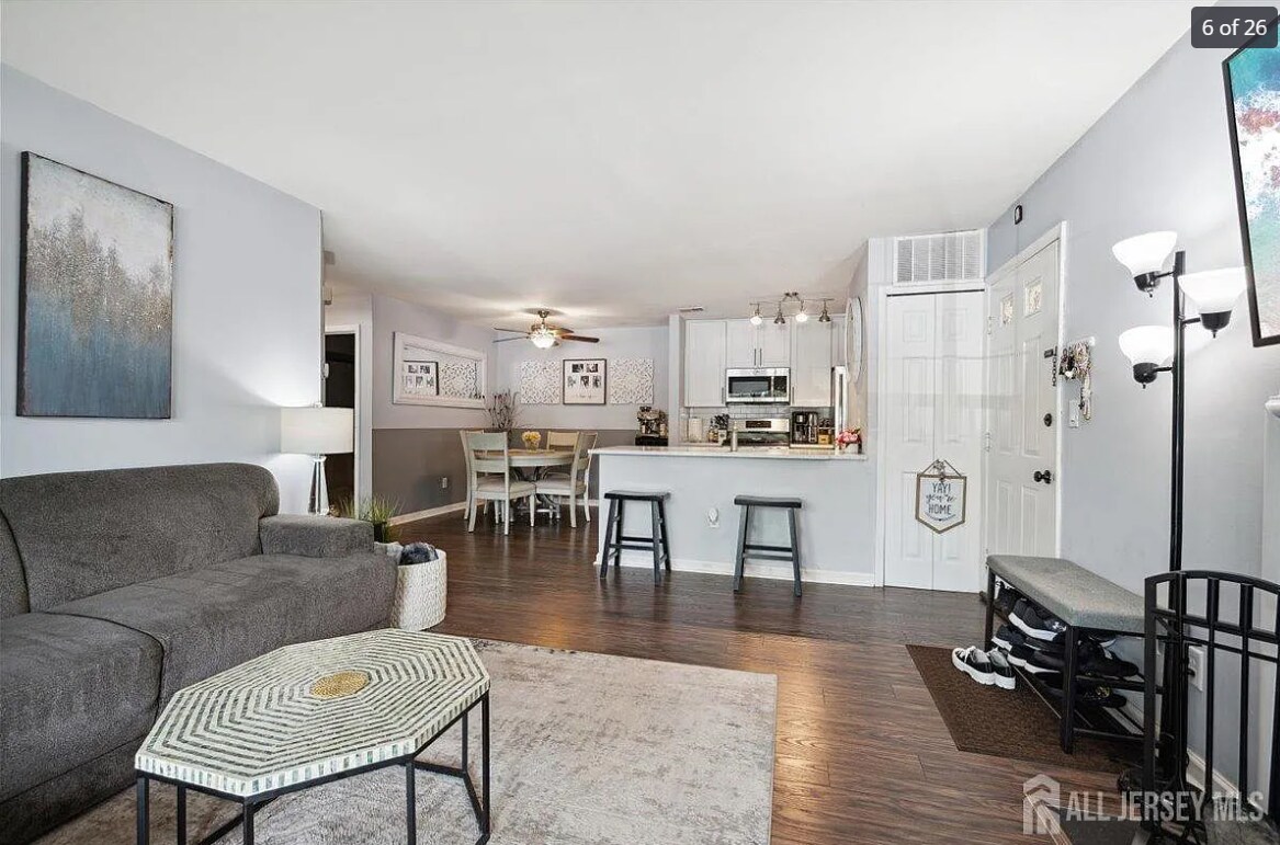 Building Photo - 394 Carhart Ct