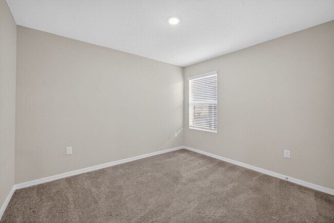 Building Photo - Spacious 4 Bedroom for Rent - With Amenities!