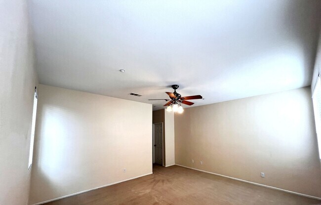 Building Photo - Beautiful 4 Bedroom, 3 Baths Single Family Home In North Fontana for Lease