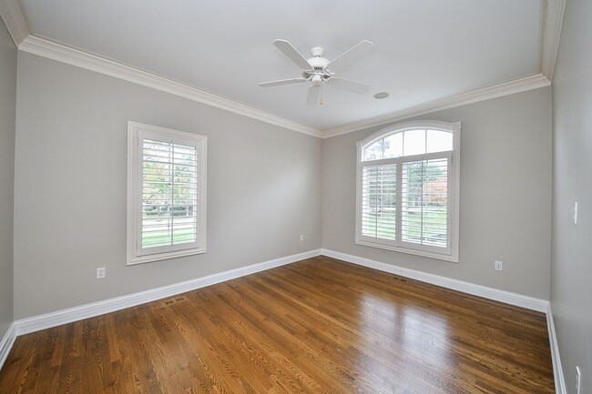 Building Photo - 325 Delnor Glen Dr