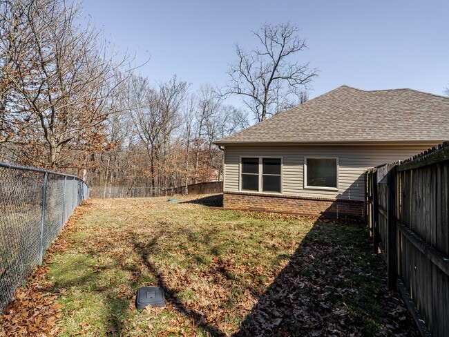Building Photo - 13 Bobwith Ln