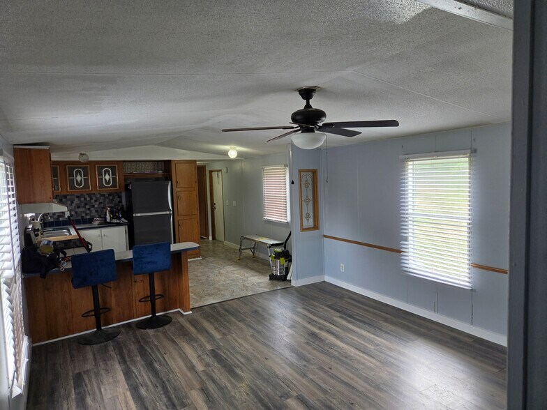 Building Photo - 102A Wilhowie Dr