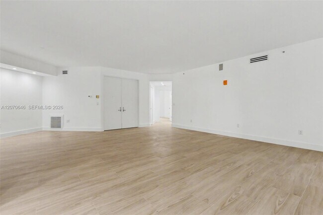 Building Photo - 731 Crandon Blvd