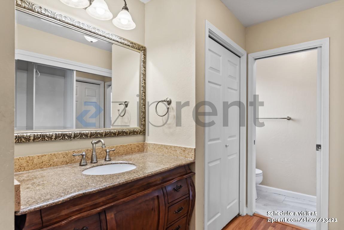 Building Photo - 5016 Wembley Ct