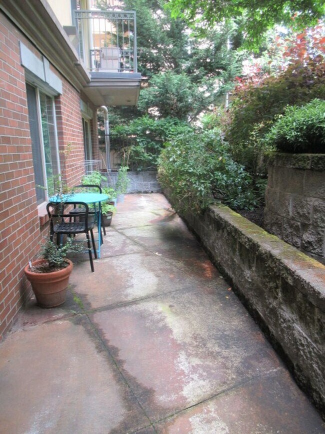 Building Photo - 2Bd/2Ba Seattle Condo