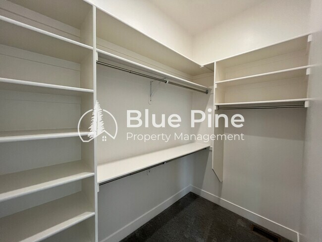 Building Photo - 3237 Harlow Dr