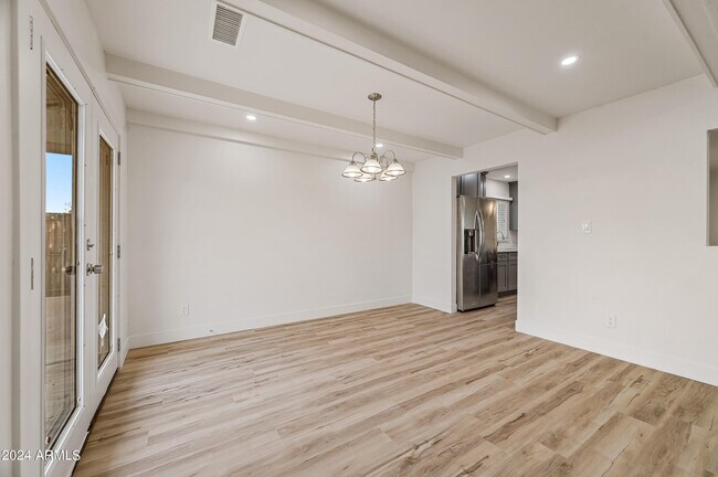 Building Photo - 4812 W Greenway Rd