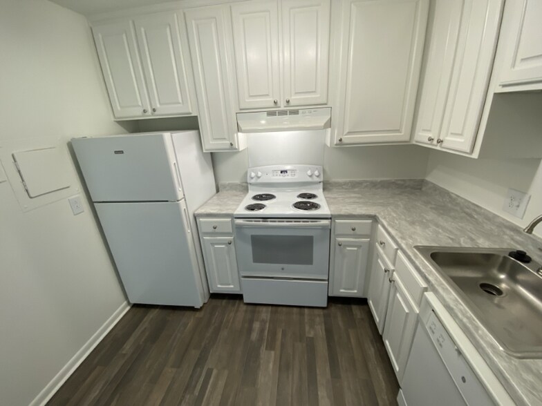 Building Photo - 1005 Hickory Hill Ln