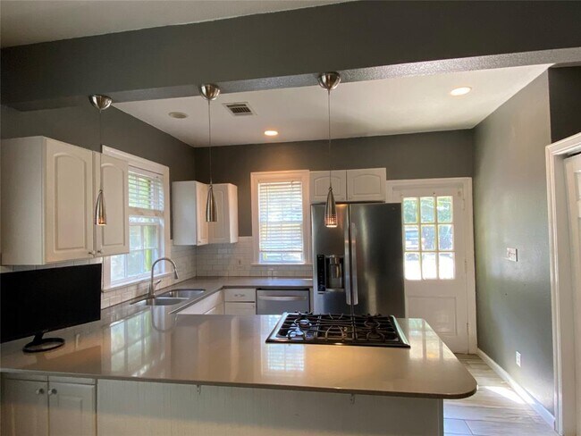 Building Photo - 3804 Duval St