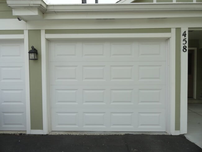 Building Photo - 458 Thornhill Ln