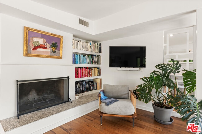 Building Photo - 3744 Buena Park Dr