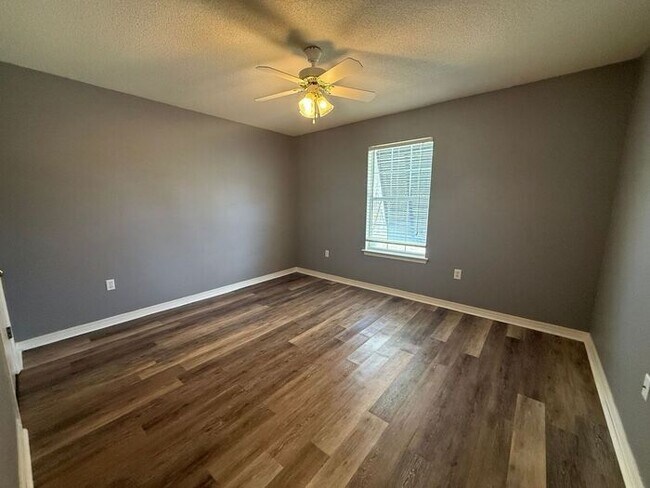 Building Photo - Gulf Breeze - Mandavilla - 3 bedroom, 2 bathroom