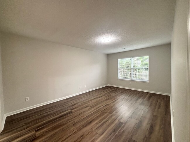 Building Photo - BEAUTIFUL 2 BEDROOM GARDEN HOME IN IRMO'S IVY GREEN