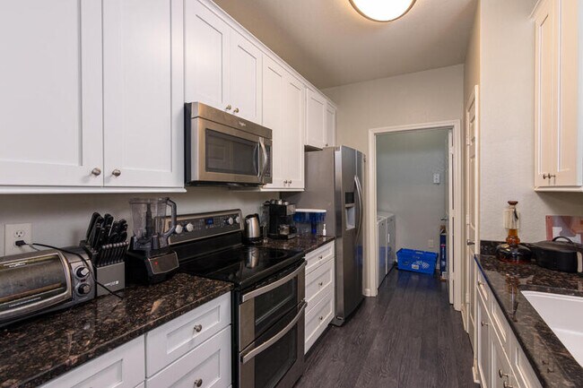 Building Photo - 800 Vista Lake Dr