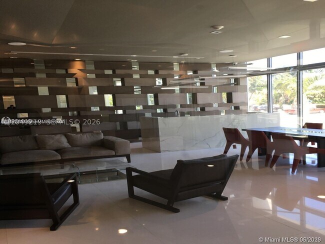 Building Photo - 9940 W Bay Harbor Dr