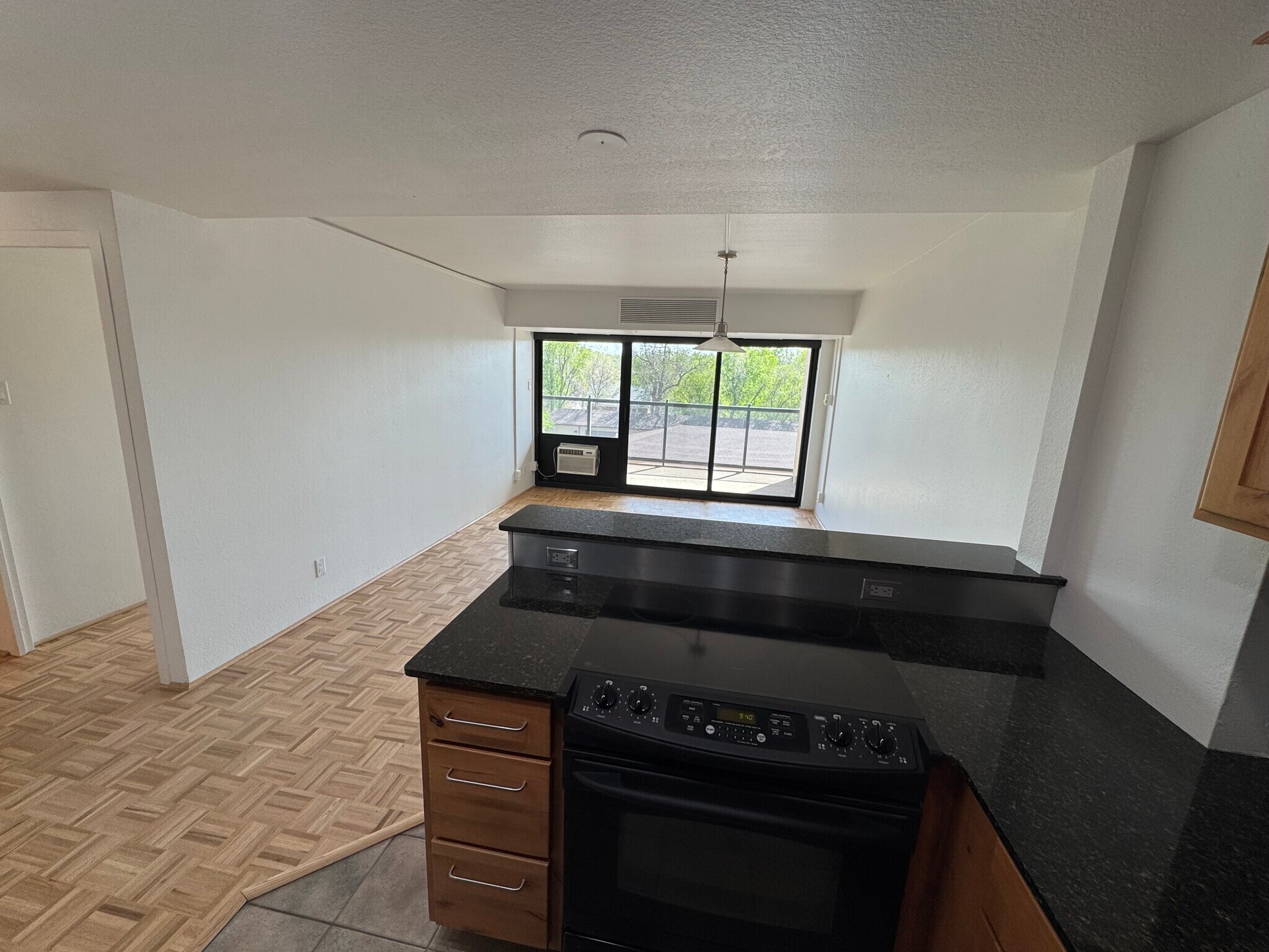 Building Photo - 417 E Kiowa