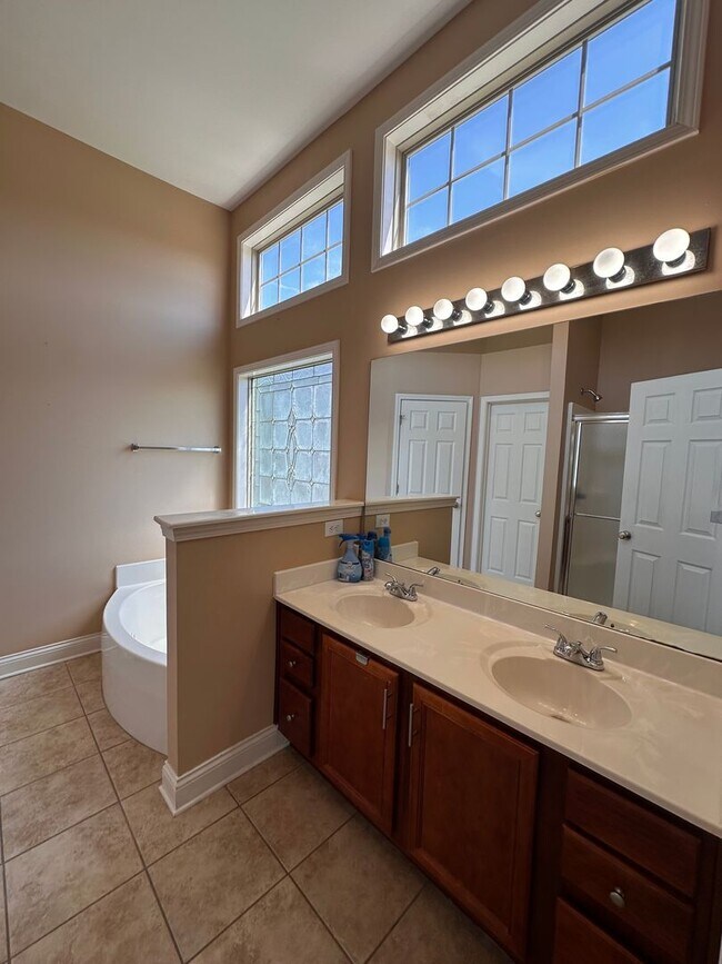 Building Photo - Elegant 4BR Home with Soaring Ceilings in The Reserve at Glenmary