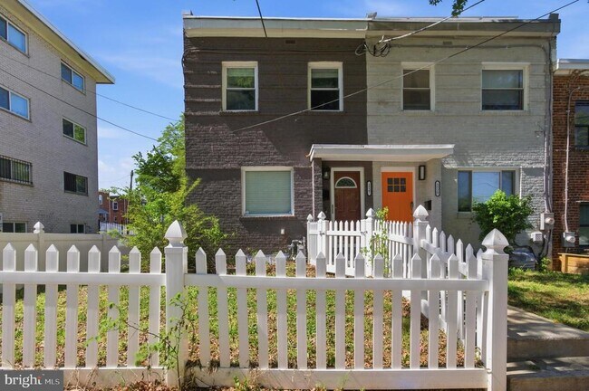 Building Photo - 1527 Morris Rd SE
