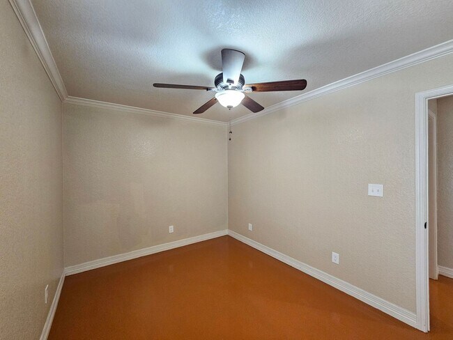 Building Photo - 803 Leifester Cir