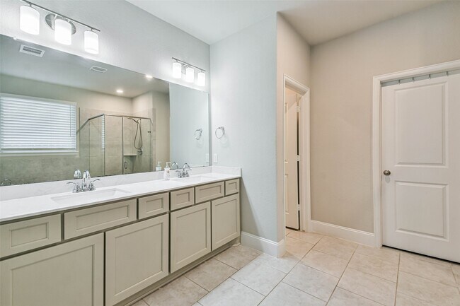 Building Photo - 22095 Volante Dr