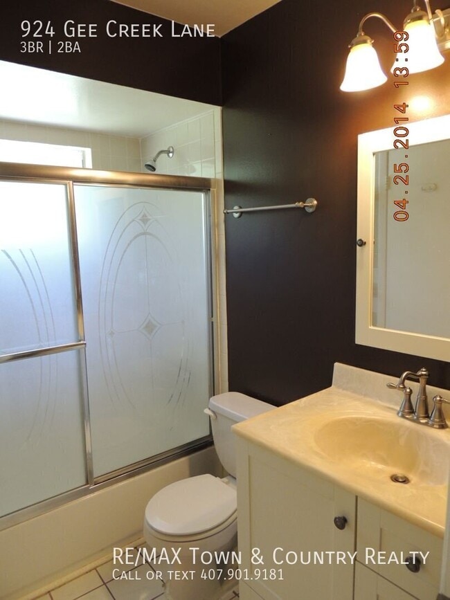 Building Photo - 924 Gee Creek Ln