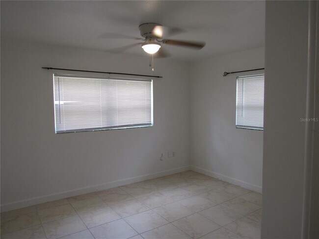 Building Photo - 137 Linden St