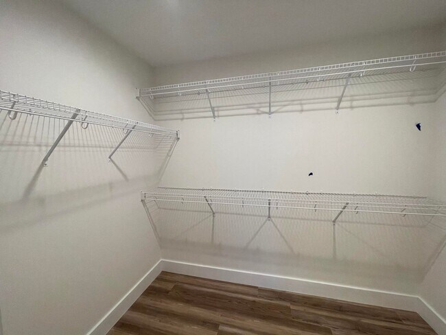 Building Photo - 213/215 Wyldwood