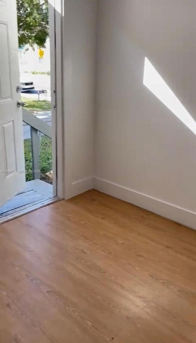 Building Photo - 506 18th St