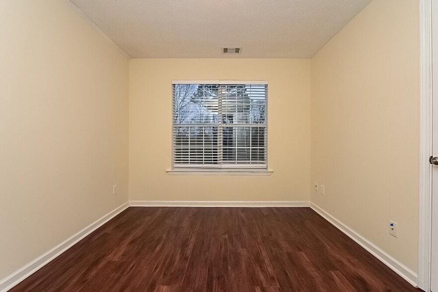 Building Photo - 406 Summer Hill Cir