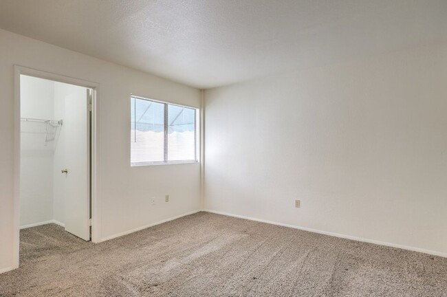 Building Photo - Nice 2-Bedroom Near the Strip